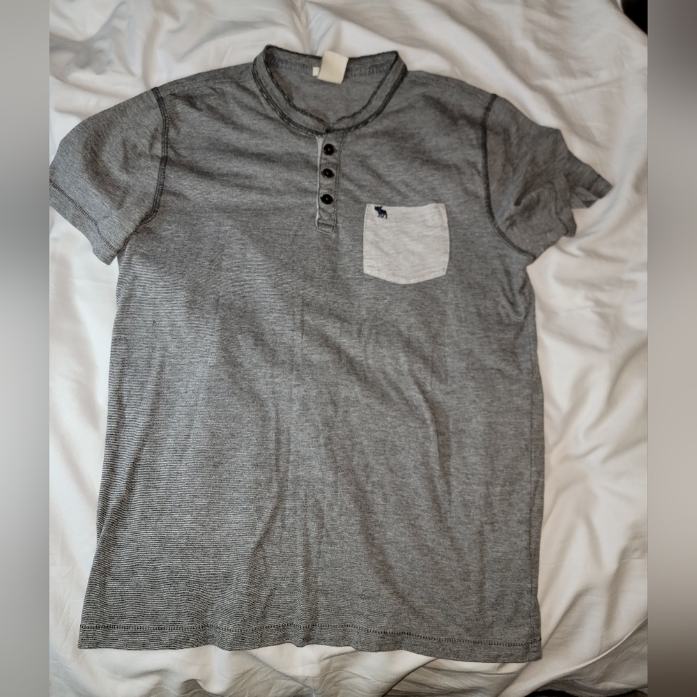 Abercrombie and Fitch Men's Muscle Pocket Tee Size Medium